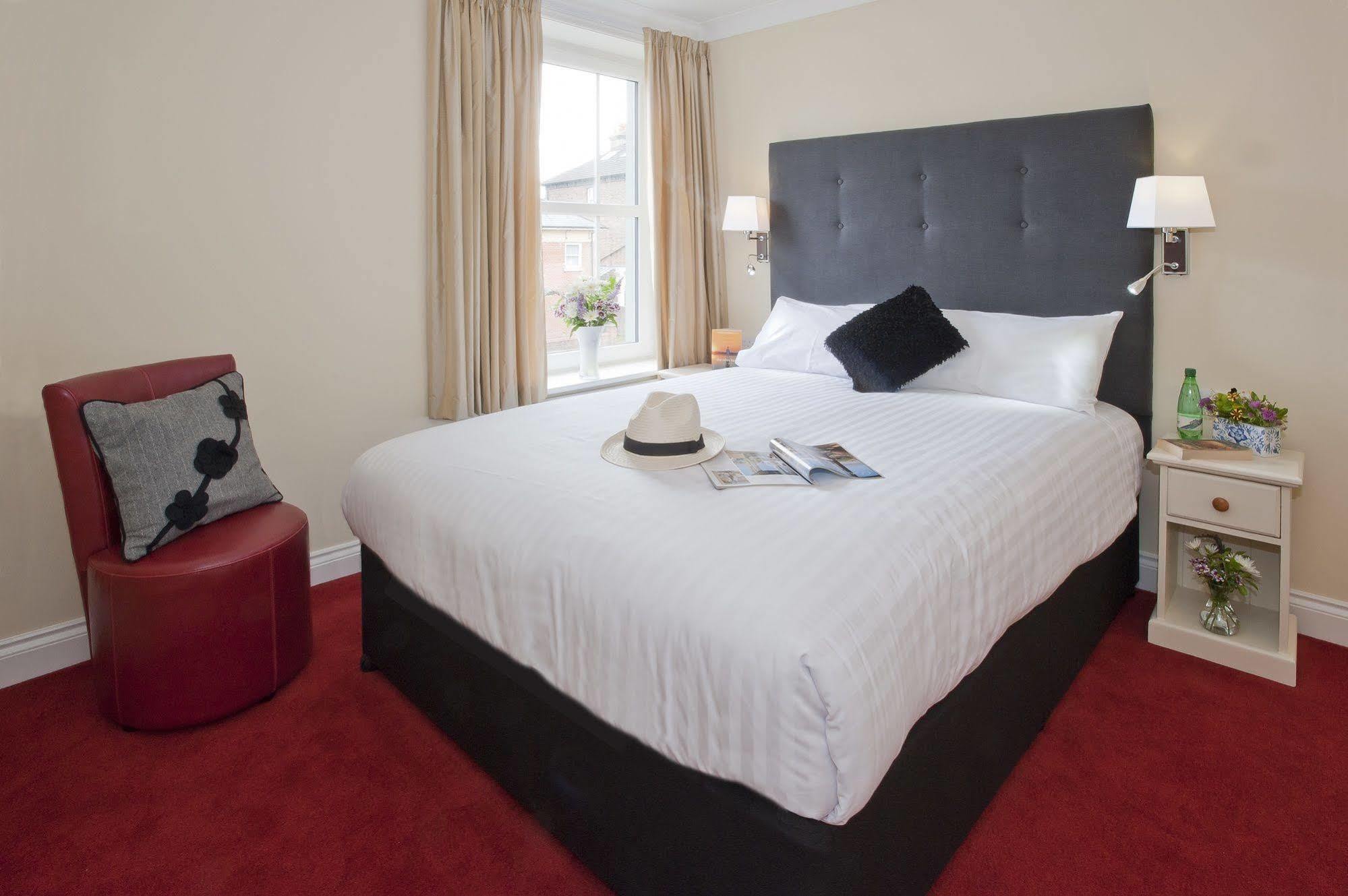 Peartree Serviced Apartments Salisbury Exteriér fotografie