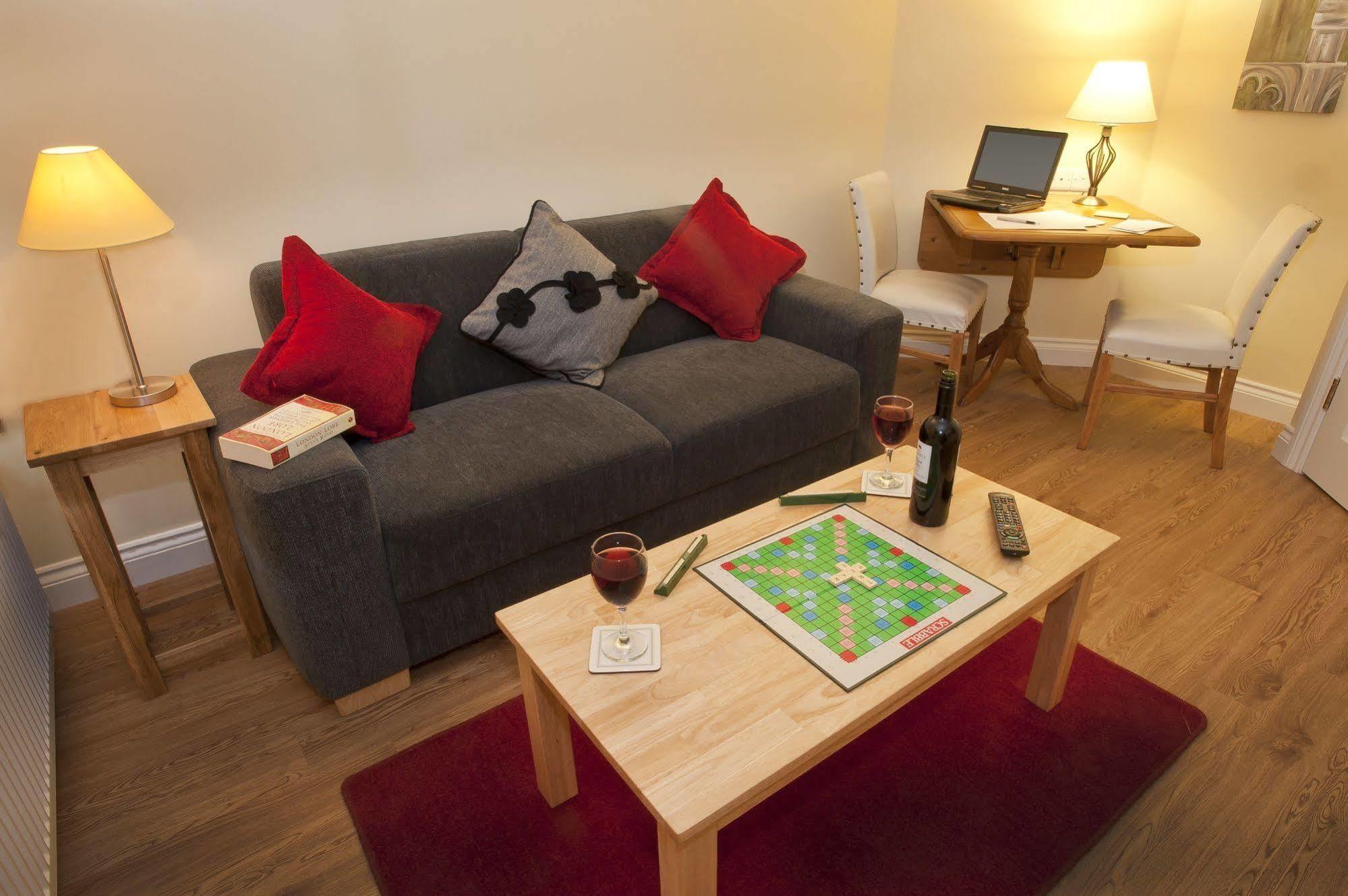 Peartree Serviced Apartments Salisbury Exteriér fotografie