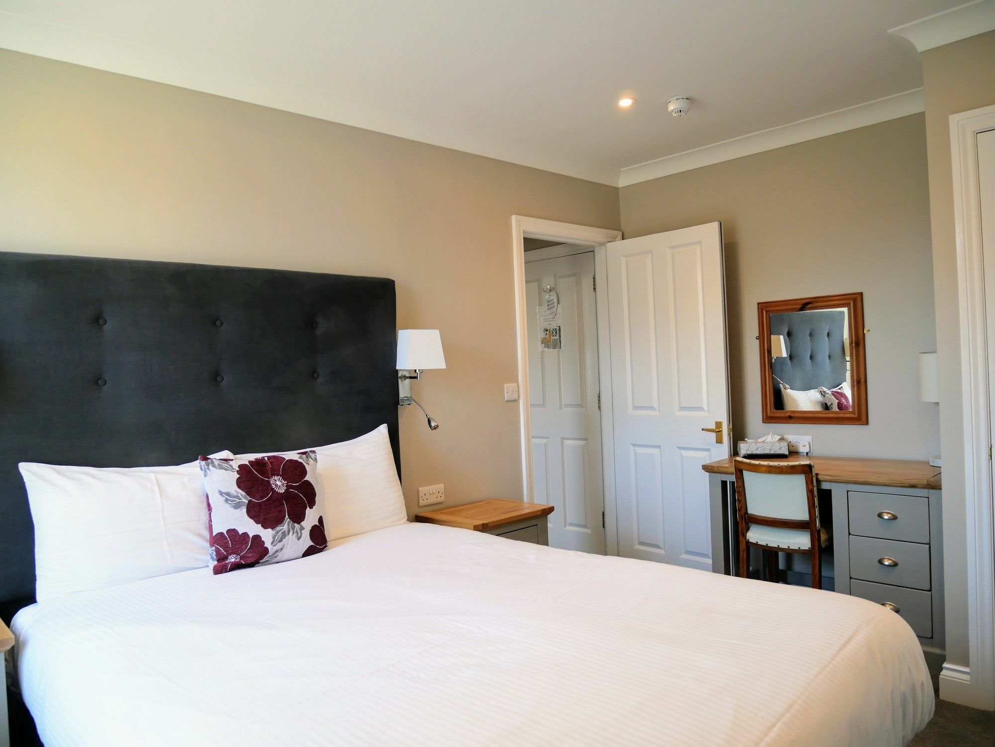 Peartree Serviced Apartments Salisbury Exteriér fotografie