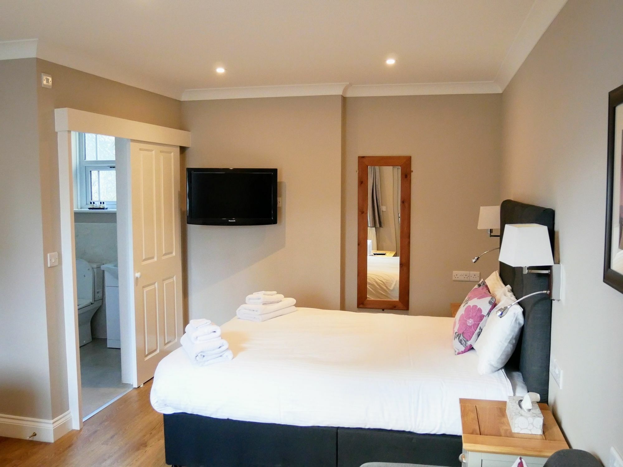 Peartree Serviced Apartments Salisbury Exteriér fotografie